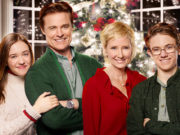 Movie Reviews – Looks Like Christmas