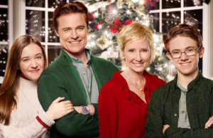 Movie Reviews – Looks Like Christmas