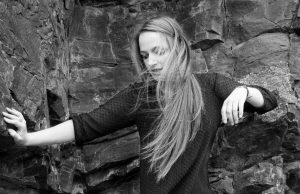 Everybody Get Comfy at BreakOut West 2018 – photo: showcasing artist, singer-songwriter Calla Kinglit.