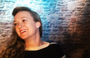 Comedian Velina Taskov headlines Dakoda’s Comedy Lounge on May 4th at 9 pm, before setting off on Canada-wide tour.