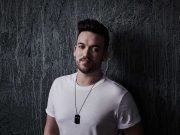 VERNON-RAISED KYLE RICHARDSON BRINGS HOLIDAY POP SPIRIT TO THE ACOUSTIC VIDEO FOR “CHRISTMAS TIME THIS YEAR”