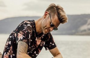 Vernon singer/songwriter Andrew Allen savours that Fresh-Love Feeling with “Linger”