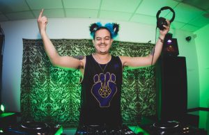 Cracks in the underground: If there is darkness, there will be light